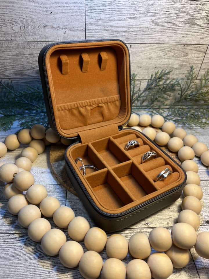 Personalized Travel Jewelry Box - Color Pink
